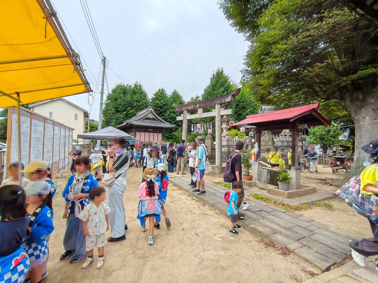 佐間八坂祭で賑わう境内