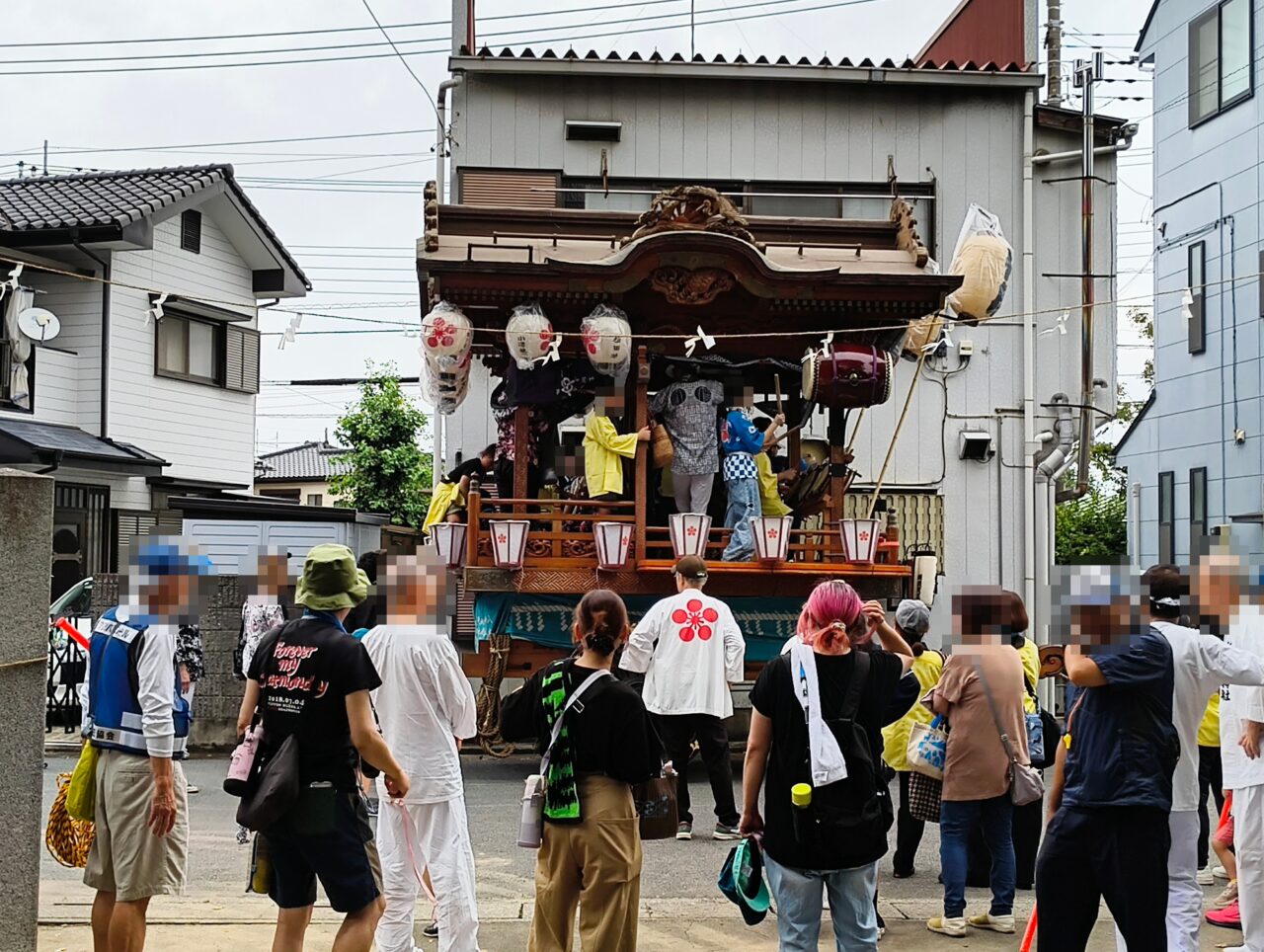神社前に停まる屋台