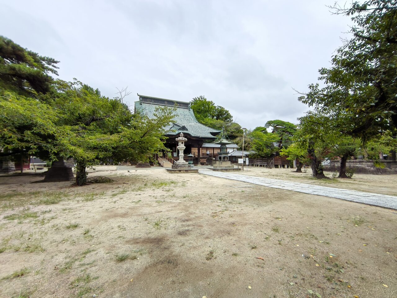 不動岡不動尊總願寺境内
