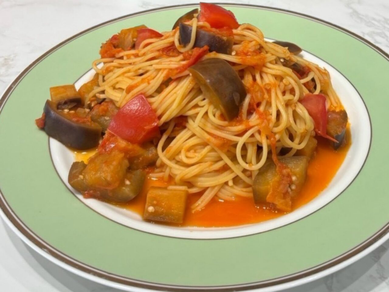 トマトソースパスタ