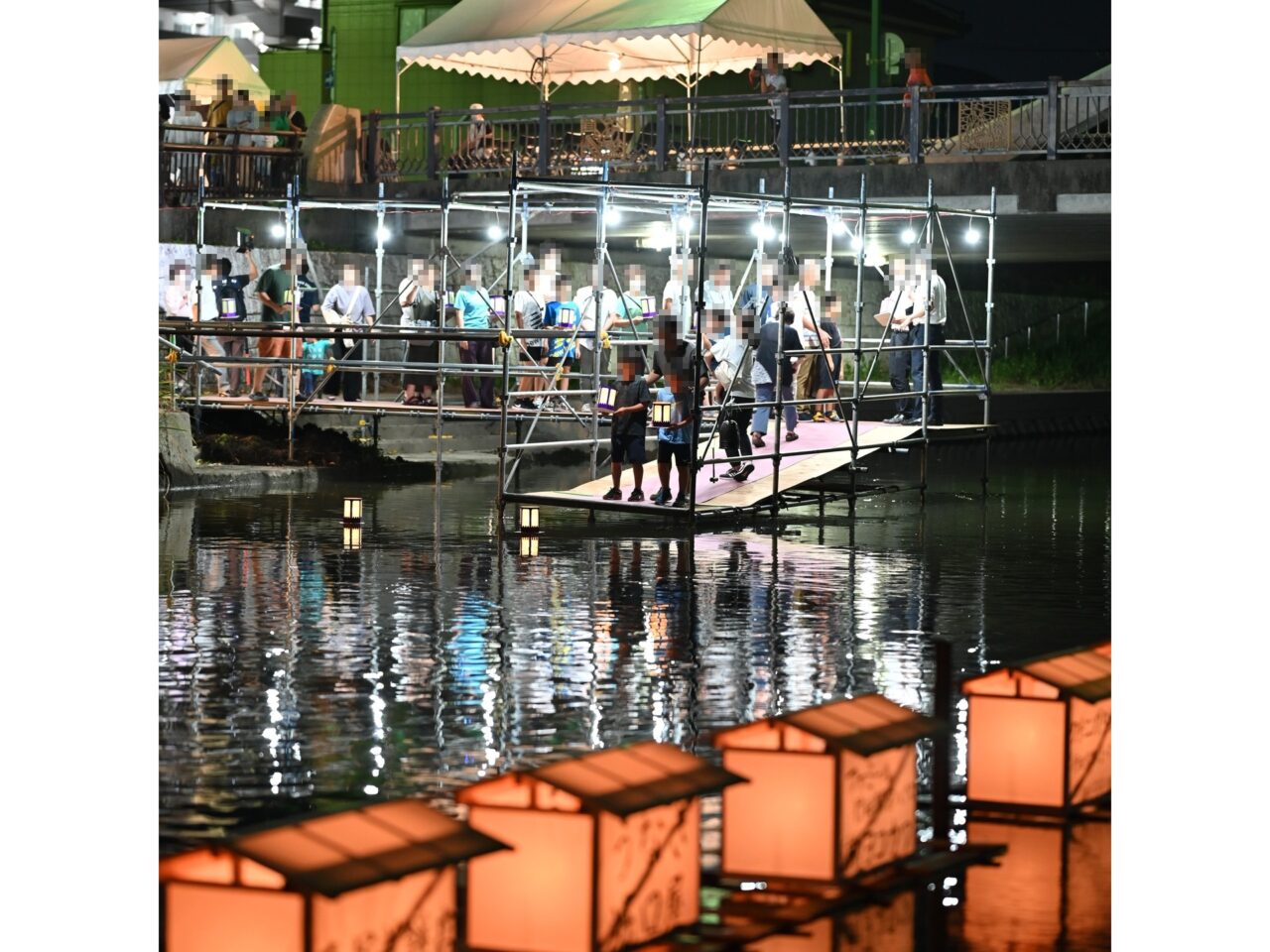 過去に開催された忍川とうろう流しの風景