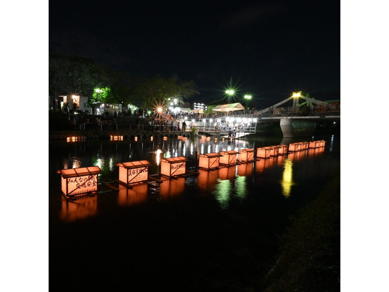 過去に開催された忍川とうろう流しの風景