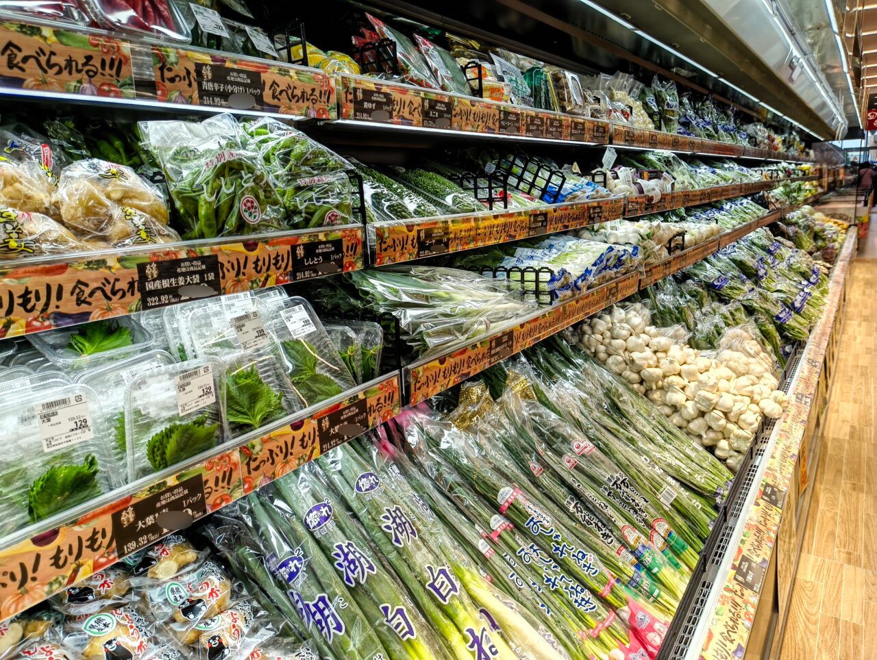 青果の商品棚